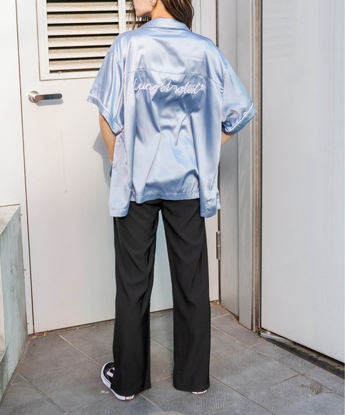 RASVOA（ラスボア）の「パイピング刺繍サテンシャツ（シャツ/ブラウス・レディース・ブラック/サックスブルー・FREE）」の4枚目の写真