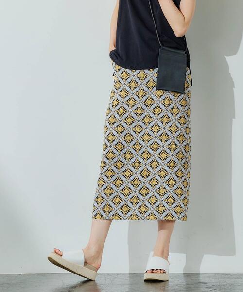 green label relaxing（グリーンレーベルリラクシング）の「CFC バティック プリント タイト スカート（スカート・レディース・ベージュ/ネイビー・FREE）」の2枚目の写真