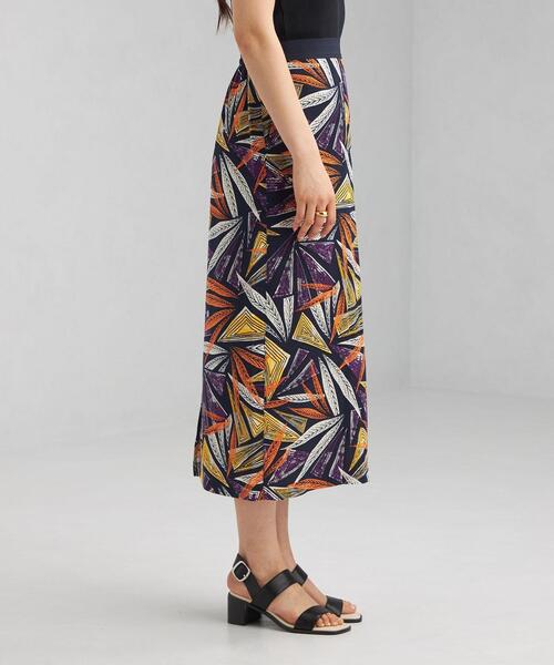 green label relaxing（グリーンレーベルリラクシング）の「CFC バティック プリント タイト スカート（スカート・レディース・ベージュ/ネイビー・FREE）」の4枚目の写真