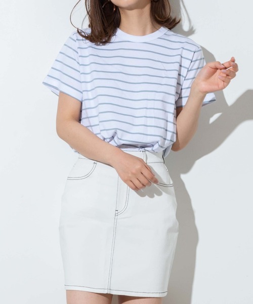 WEGO（ウィゴー）の「WEGO/コットンジャストフィット半袖Tシャツ（Tシャツ/カットソー・レディース・ホワイト/ホワイト系その他5/ブルー系その他5/スミクロ・MEDIUM/SMALL）」の4枚目の写真