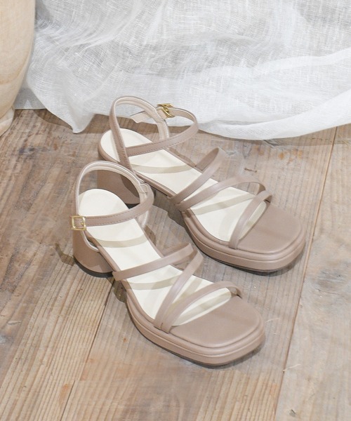 sango（sango）の「ストリングストラップ円柱ヒールサンダル（サンダル・レディース・ブラック/アイボリー/キャメル/グレイッシュベージュ・LL/3L/SS/S/M/L）」の4枚目の写真