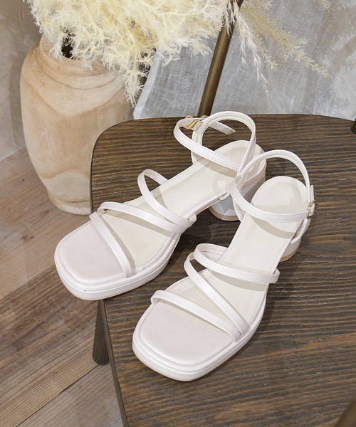 sango（sango）の「ストリングストラップ円柱ヒールサンダル（サンダル・レディース・ブラック/アイボリー/キャメル/グレイッシュベージュ・LL/3L/SS/S/M/L）」の2枚目の写真