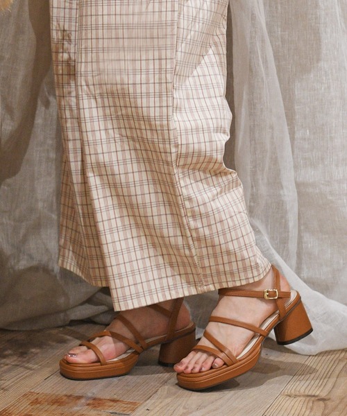 sango（sango）の「ストリングストラップ円柱ヒールサンダル（サンダル・レディース・ブラック/アイボリー/キャメル/グレイッシュベージュ・LL/3L/SS/S/M/L）」の20枚目の写真