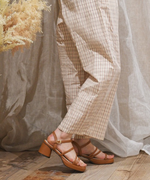 sango（sango）の「ストリングストラップ円柱ヒールサンダル（サンダル・レディース・ブラック/アイボリー/キャメル/グレイッシュベージュ・LL/3L/SS/S/M/L）」の21枚目の写真