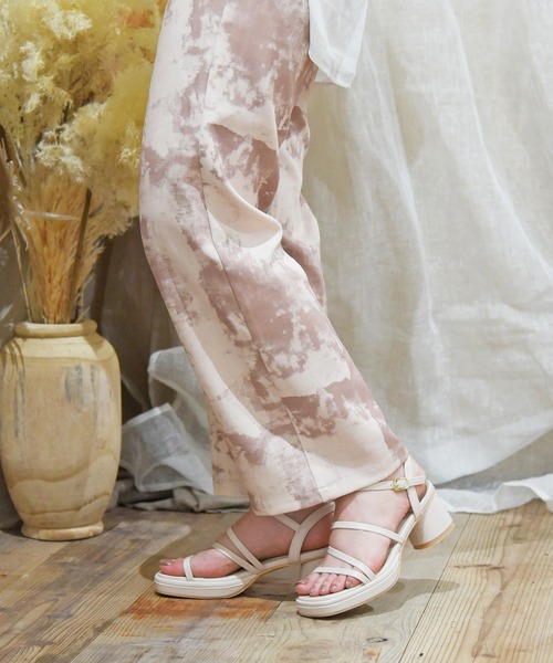 sango（sango）の「ストリングストラップ円柱ヒールサンダル（サンダル・レディース・ブラック/アイボリー/キャメル/グレイッシュベージュ・LL/3L/SS/S/M/L）」の12枚目の写真