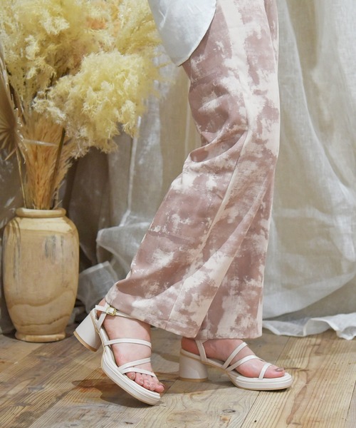 sango（sango）の「ストリングストラップ円柱ヒールサンダル（サンダル・レディース・ブラック/アイボリー/キャメル/グレイッシュベージュ・LL/3L/SS/S/M/L）」の13枚目の写真