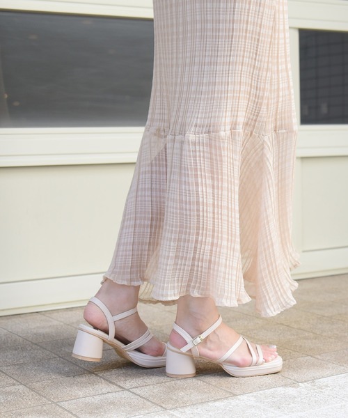 sango（sango）の「ストリングストラップ円柱ヒールサンダル（サンダル・レディース・ブラック/アイボリー/キャメル/グレイッシュベージュ・LL/3L/SS/S/M/L）」の9枚目の写真