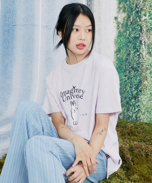 ROMANTIC CROWN（ロマンティッククラウン）の「【ROMANTIC CROWN】WOMANS WHITE RABBIT TEE / ロマンティッククラウン ウィメンズ ホワイト ラビット グラフィック Tシャツ（Tシャツ/カットソー・レディース・スカイブルー/グレー/ライトパープル・MEDIUM/SMALL）」の2枚目の写真