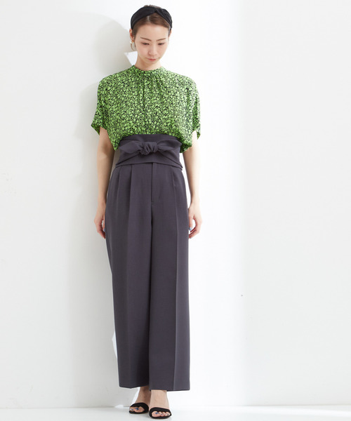 Tiara(ティアラ)の「プチチューリッププリントハイネックシャーリングウエストブラウス(シャツ/ブラウス・レディース・グリーン/アイボリー・FREE)」の3枚目の写真