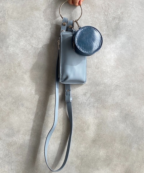 She's Closet（シーズクローゼット）の「フェイクレザーリングハンドル2wayミニショルダーバッグ（ショルダーバッグ・レディース・ブラック/アイボリー/キャメル/ダークブルー/サックスブルー/グレイッシュベージュ/モカ/オレンジ/グリーン・FREE）」の6枚目の写真