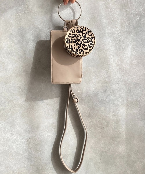 She's Closet（シーズクローゼット）の「フェイクレザーリングハンドル2wayミニショルダーバッグ（ショルダーバッグ・レディース・ブラック/アイボリー/キャメル/ダークブルー/サックスブルー/グレイッシュベージュ/モカ/オレンジ/グリーン・FREE）」の3枚目の写真