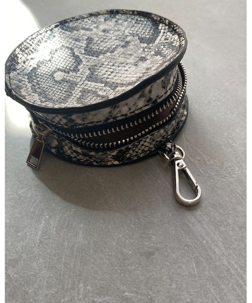 She's Closet（シーズクローゼット）の「フェイクレザーリングハンドル2wayミニショルダーバッグ（ショルダーバッグ・レディース・ブラック/アイボリー/キャメル/ダークブルー/サックスブルー/グレイッシュベージュ/モカ/オレンジ/グリーン・FREE）」の16枚目の写真