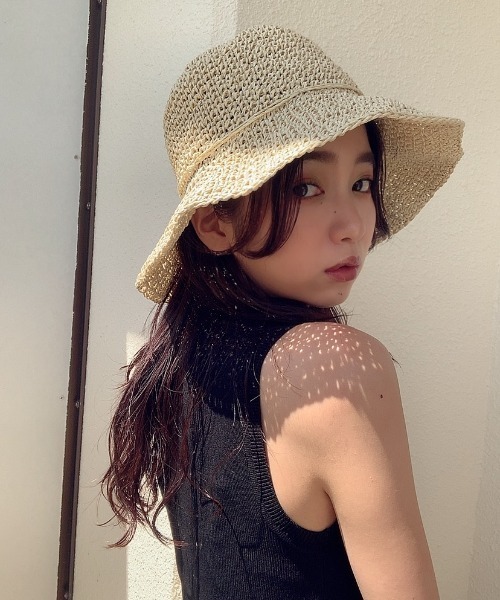 AZUL ENCANTO（アズールエンカント）の「ナチュラルハット　シンプル細編み（ハット・レディース・ブラウン/ライトベージュ・FREE）」の2枚目の写真