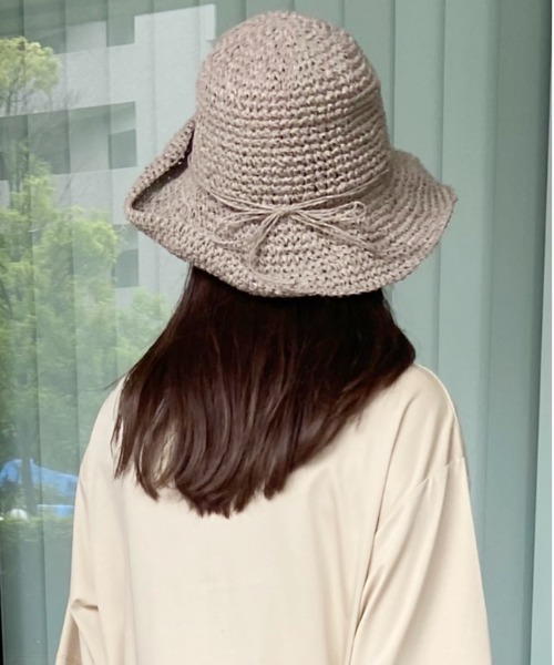 AZUL ENCANTO（アズールエンカント）の「ナチュラルハット　シンプル細編み（ハット・レディース・ブラウン/ライトベージュ・FREE）」の4枚目の写真