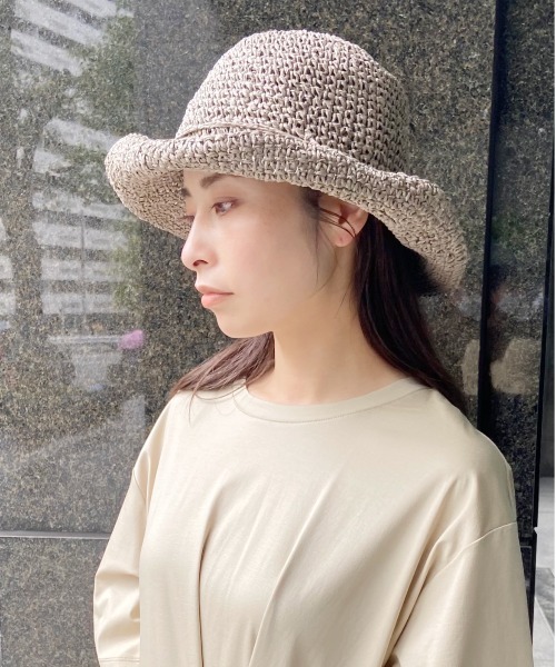 AZUL ENCANTO（アズールエンカント）の「ナチュラルハット　シンプル細編み（ハット・レディース・ブラウン/ライトベージュ・FREE）」の3枚目の写真