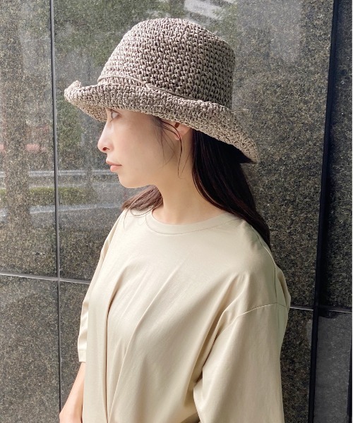 AZUL ENCANTO（アズールエンカント）の「ナチュラルハット　シンプル細編み（ハット・レディース・ブラウン/ライトベージュ・FREE）」の6枚目の写真