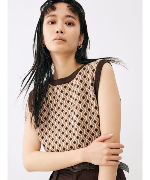 MURUA（ムルーア）の「ジオメトリックニットベスト（ベスト・レディース・グリーン/パープル/ブラウン・FREE）」の7枚目の写真