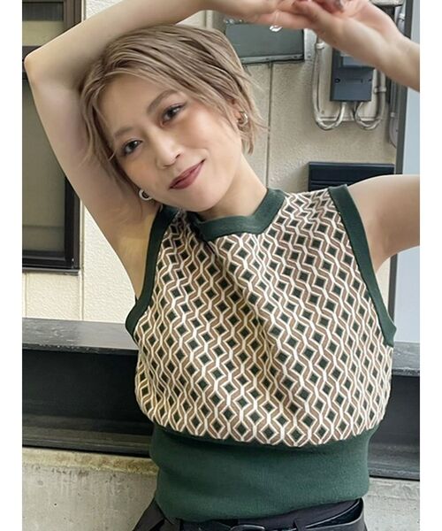 MURUA（ムルーア）の「ジオメトリックニットベスト（ベスト・レディース・グリーン/パープル/ブラウン・FREE）」の12枚目の写真