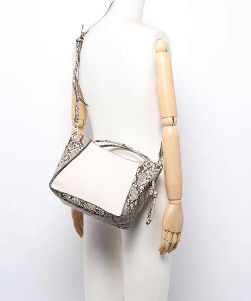 CAPRICIEUX LE'MAGE（カプリシューレマージュ）の「異素材コンビバッグ（ショルダーバッグ・レディース・ブラウン/グレー・FREE）」の6枚目の写真