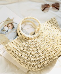 シンプルなサークル型かごバッグ