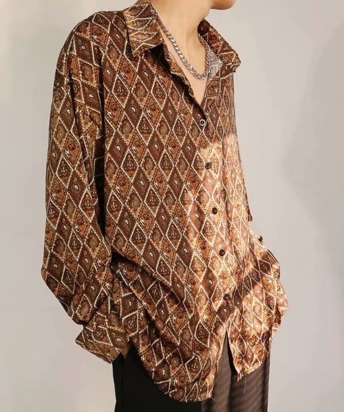 MGV(エムジーヴィー)の「ヴィンテージプリントオーバーサイズLSシャツ(シャツ/ブラウス・メンズ・ブラック×ホワイト/ベージュ×ブラック/ブラウン/ブラック系その他/ベージュ・LARGE/MEDIUM/X-LARGE)」の4枚目の写真