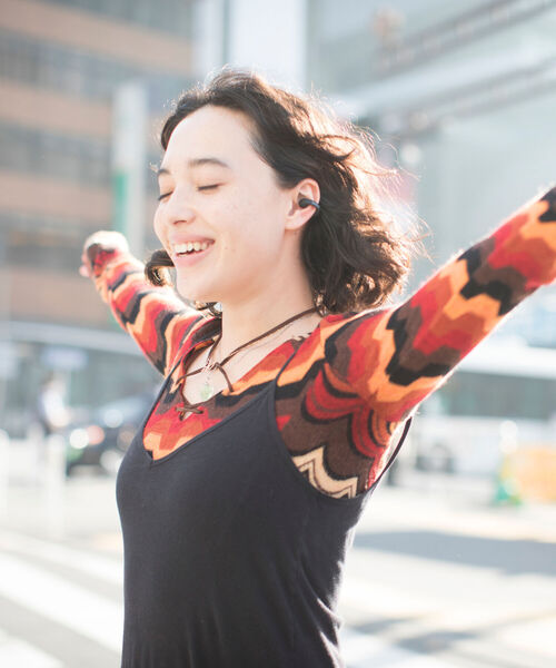 bpr BEAMS（ビーピーアール ビームス ）の「ambie / AM-TW01 サウンド イヤカフ（ヘッドフォン/イヤホン・メンズ・ホワイト/ブラック・ONE SIZE）」の11枚目の写真