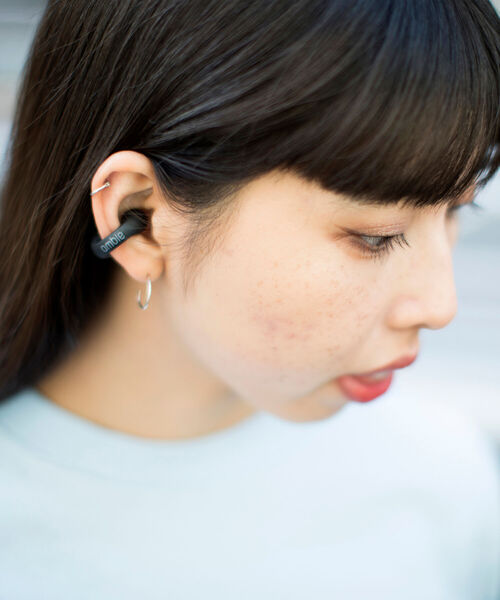 bpr BEAMS（ビーピーアール ビームス ）の「ambie / AM-TW01 サウンド イヤカフ（ヘッドフォン/イヤホン・メンズ・ホワイト/ブラック・ONE SIZE）」の5枚目の写真