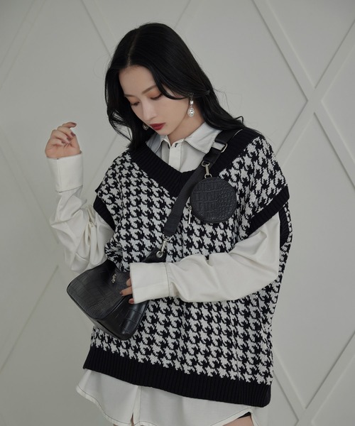 ANDGEEBEE(アンジービー)の「ポーチ付きクロコショルダーバッグ(ショルダーバッグ・レディース・ブラック・FREE)」の4枚目の写真