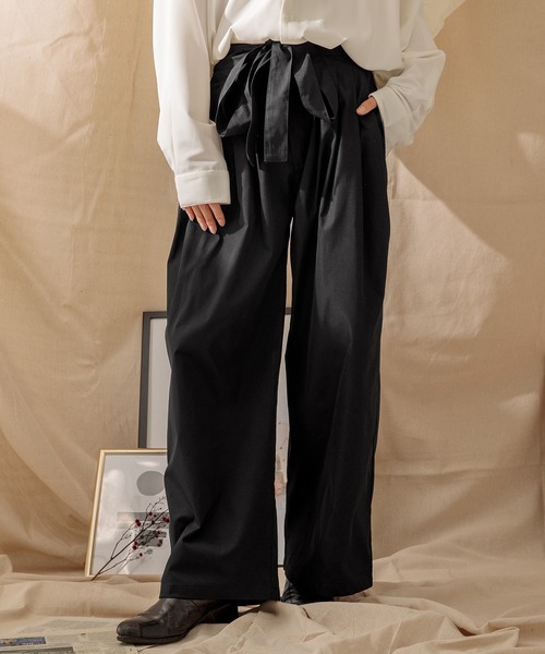 Adoon plain(アドーンプレーン)の「【Adoon plain】ベルト付き4タックパンツ(その他パンツ・メンズ・ブラック/グリーン/オレンジ系その他・SMALL/MEDIUM/LARGE)」の1枚目の写真