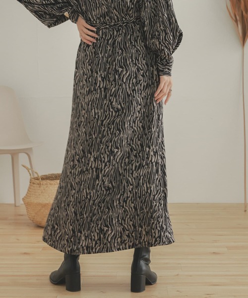 SENSE OF PLACE by URBAN RESEARCH（センスオブプレイスバイアーバンリサーチ）の「ソフトストライプナロースカート（スカート・レディース・グリーン系その他/ブラック系その他/ベージュ系その他・ONE）」の17枚目の写真