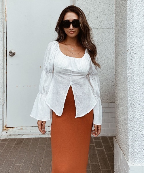 esutoreja（エストレジャ）の「フロントスリットギャザーブラウス（シャツ/ブラウス・レディース・ホワイト/ベージュ・FREE）」の2枚目の写真