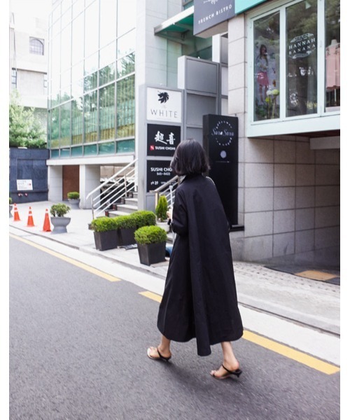 Ritzy(リッツィー)の「大人シルエット ゆる感 ミモレ丈 Aライン シャツワンピース(シャツワンピース・レディース・ホワイト/ブラック/ベージュ/ネイビー/ブラウン・S/M/L)」の12枚目の写真