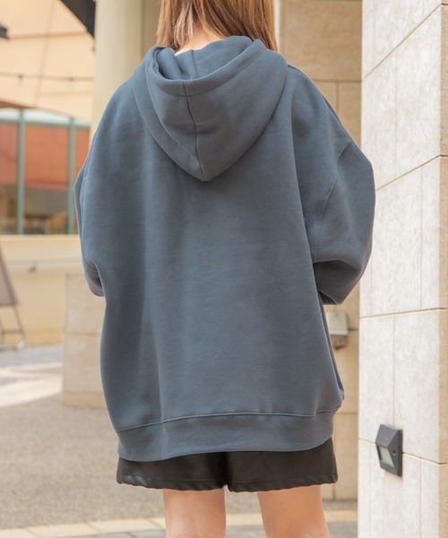 PairPair（ペアペア）の「ロゴBIGフーディー(ユニセックス)（パーカー・レディース・カーキ/アイボリー/グレイッシュブルー・FREE）」の4枚目の写真