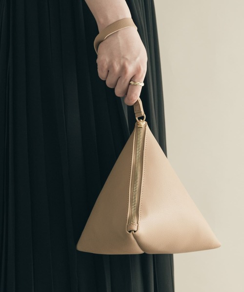 SMELLY(スメリー)の「サンカクミニポーチ(ポーチ・レディース・ブラック/ベージュ/ネイビー・-)」の1枚目の写真