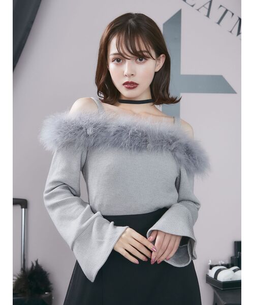 EATME フェザー付きオフショルダートップス EATME（イートミー）の「フェザー付きオフショルダーTOP（Tシャツ