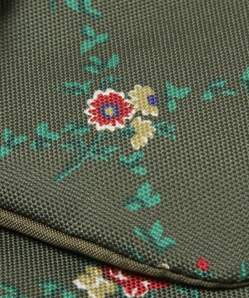 KEITA MARUYAMA（ケイタマルヤマ）の「【KEITA MARUYAMA】トラベルポーチ（ポーチ・レディース・ネイビー/カーキ/イエロー・0）」の19枚目の写真