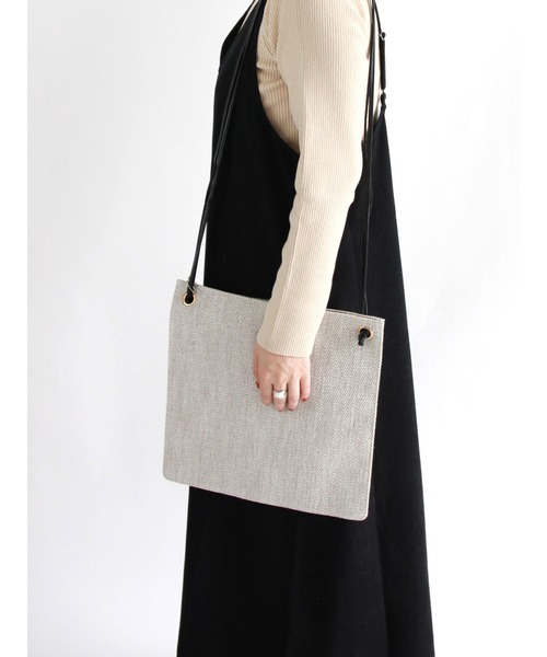 Lugnoncure（ルノンキュール）の「フラットショルダーバッグ（ショルダーバッグ・レディース・ベージュ/ブラウン・ﾌﾘ-）」の2枚目の写真