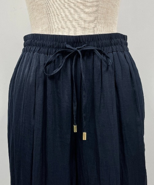 PICCIN（ピッチン）の「シルキーサテンイージーワイドパンツ（その他パンツ・レディース・ネイビー/オリーブ・M）」の8枚目の写真