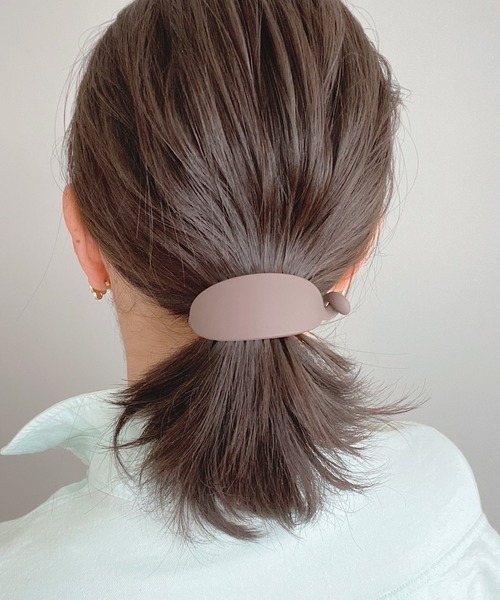 TONE SELECT GOODS（トーンセレクトグッズ）の「【LESRIRE】マットカラーラウンドヘアクリップ（バレッタ/ヘアクリップ・レディース・ブラック/グレー/ブラウン/ベージュ/ブルー/ネイビー/ピンク/レッド/グリーン・FREE）」の4枚目の写真