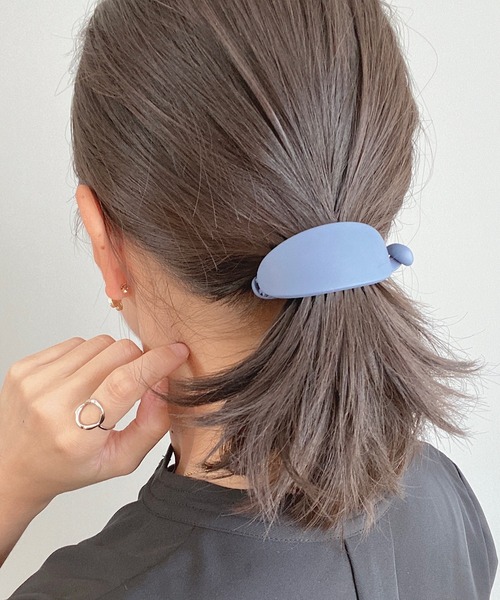 TONE SELECT GOODS（トーンセレクトグッズ）の「【LESRIRE】マットカラーラウンドヘアクリップ（バレッタ/ヘアクリップ・レディース・ブラック/グレー/ブラウン/ベージュ/ブルー/ネイビー/ピンク/レッド/グリーン・FREE）」の6枚目の写真