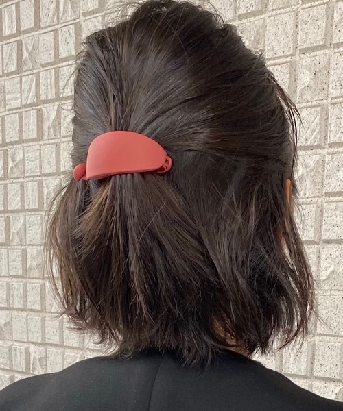 TONE SELECT GOODS（トーンセレクトグッズ）の「【LESRIRE】マットカラーラウンドヘアクリップ（バレッタ/ヘアクリップ・レディース・ブラック/グレー/ブラウン/ベージュ/ブルー/ネイビー/ピンク/レッド/グリーン・FREE）」の9枚目の写真