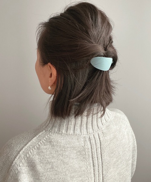TONE SELECT GOODS（トーンセレクトグッズ）の「【LESRIRE】マットカラーラウンドヘアクリップ（バレッタ/ヘアクリップ・レディース・ブラック/グレー/ブラウン/ベージュ/ブルー/ネイビー/ピンク/レッド/グリーン・FREE）」の7枚目の写真