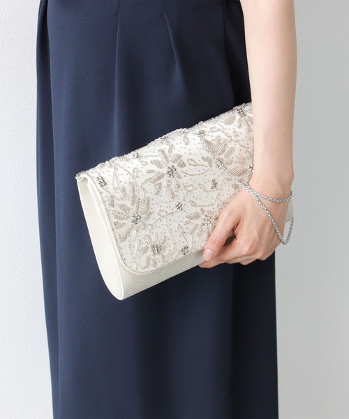 Cepica（セピカ）の「フラワービーズ刺繍フラップクラッチ【結婚式