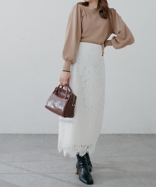 natural couture(ナチュラルクチュール)の「【王道のフラワーレース!2サイズ展開】裾スカラップフラワーレースタイトスカート Sサイズ(スカート・レディース・ブラック/グレー/オフホワイト/カーキ/サックスブルー・SMALL)」の11枚目の写真