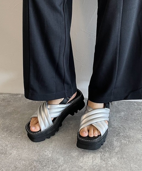 PAGEBOY（ページボーイ）の「ボリュームクロススポサン（サンダル・レディース・ブラック/オフホワイト/シルバー・MEDIUM/LARGE）」の19枚目の写真