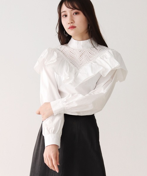 HER CLOSET（ハークローゼット）の「【TWENTY THREE】コットンレースフリルギャザーブラウス（シャツ/ブラウス・レディース・ホワイト/ブラック・FREE）」の2枚目の写真