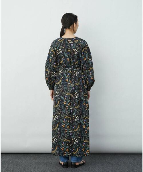LOISIR(ロワズィール)の「アーティストコラボ:綿麻ローンGardenプリントワンピース(ワンピース・レディース・ブラック系その他/ベージュ系その他・FREE)」の18枚目の写真