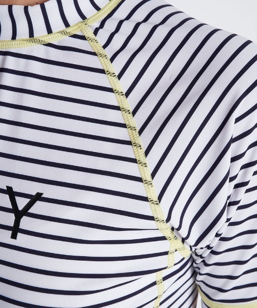 ROXY（ロキシー）の「RASHIE S/S/ロキシー半袖ラッシュガード(水着)（ラッシュガード・レディース・ホワイト/ブラック/ネイビー/ブルー系その他・SMALL/MEDIUM/LARGE）」の17枚目の写真