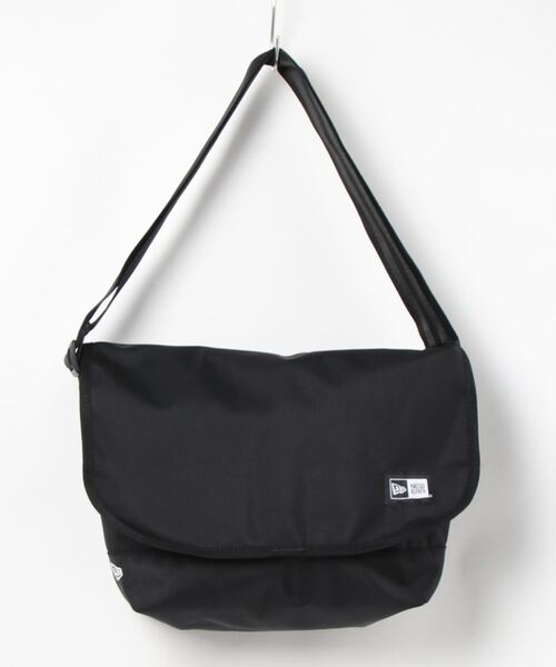 NEW ERA(ニューエラ)の「【NEW ERA】ショルダーバッグ 9L(ショルダーバッグ・メンズ・ブラック/ブラック系その他・ONESIZE)」の2枚目の写真