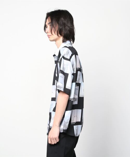 JOHN'S CLOSET(ジョンズクローゼット)の「【a】とろみシルクタッチポリエステルフォト総柄ビッグシャツ/ルーズシルエットシャツ(シャツ/ブラウス・メンズ・ホワイト/ブラック・MEDIUM/LARGE/X-LARGE)」の20枚目の写真